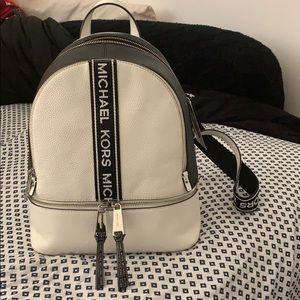 MICHAEL KORS BACK PACK